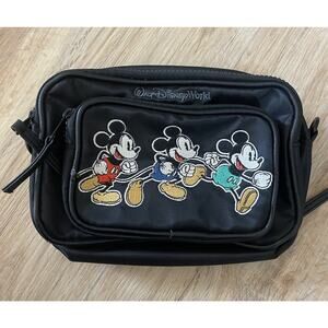 VTG Walt Disney World Mickey Running Black Fanny Pack Park Bag 3 Zip Pocket NEW